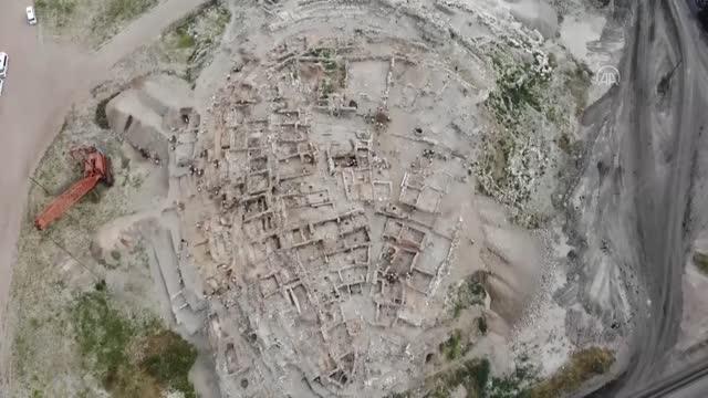 Kütahya'daki höyükten binlerce eser Anadolu arkeolojisine kazandırıldı