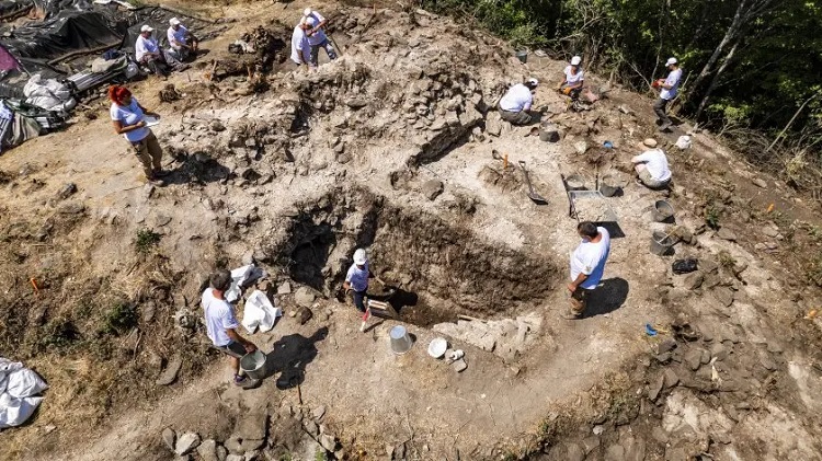 Roma Askeri Mimarisinde Nadir Bir Tasarım: Sofya Yakınlarında Üçgen Taş Kule Keşfedildi