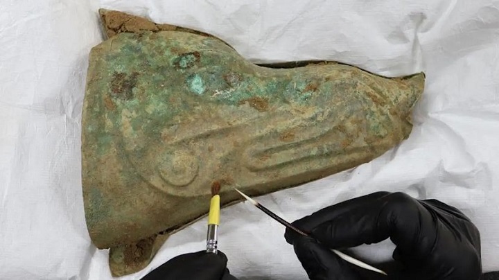 Britanya'da Türünün İlk Keşfi: Norfolk'ta 2000 Yıllık Bir Carnyx ve Yaban Domuzu Sancağı Ortaya Çıkarıldı