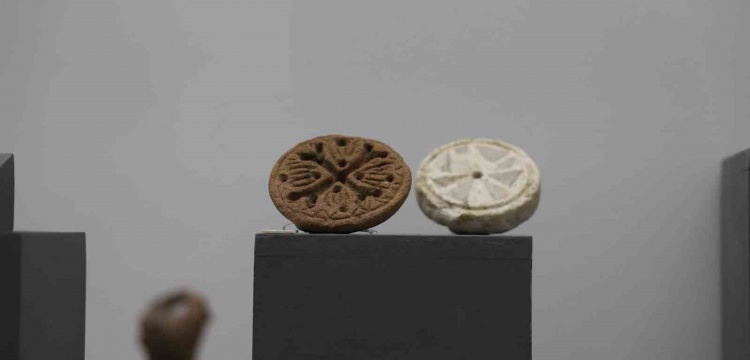 Sivas Kalesi'nde bulunan 1500 Yıllık Ekmek Mührü ve Tunç Çağı eserleri ziyarete açıldı