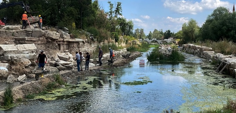 Aizanoi'deki Roma Barajı'nda restorasyon çalışmaları sürüyor
