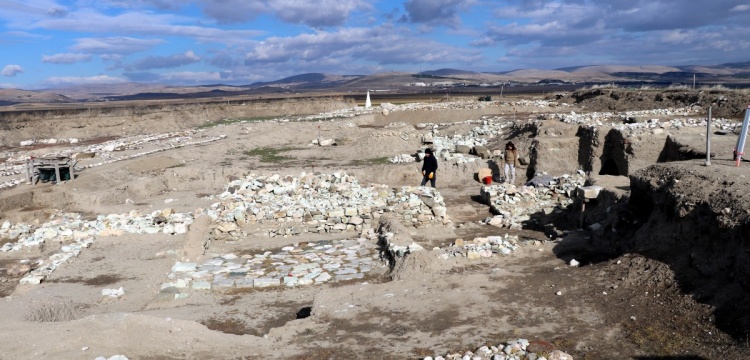 Oluz Höyük 2023 arkeoloji kazısında Med'lere ait yeni yapı kalıntıları bulundu