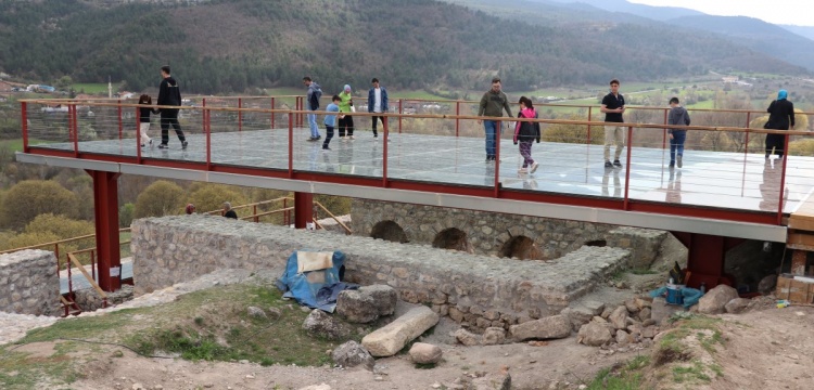 Hadrianopolis Antik Kenti hamamına artık cam terasta bakılacak