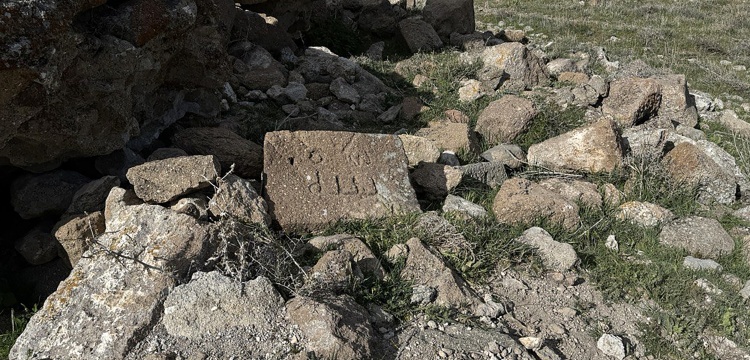 Binbir Kilise'de yıkık bir kilisenin taşlarında Arapça Allah yazılı 4 taş bulundu