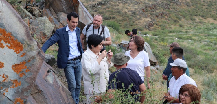 Aktotı Raimkulova: Tamgalı petroglifler, tüm Türk dünyasının ortak mirasıdır