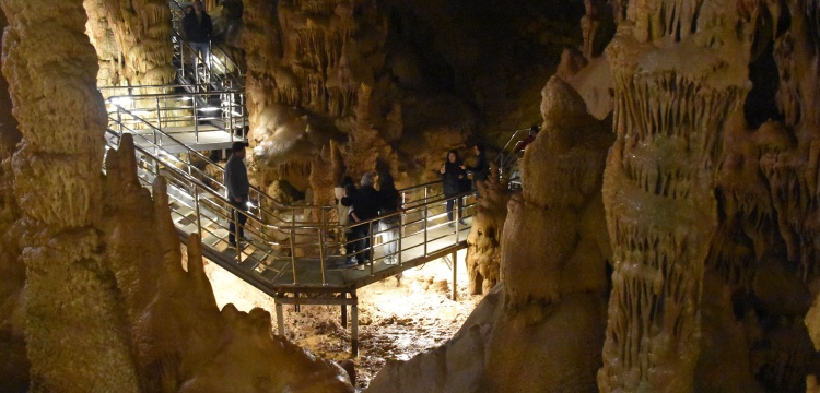Gümüşhane Karaca Mağarası'nda turizm sezonu başladı