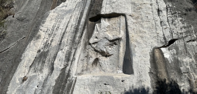 İzmir'deki Hitit Mirası Karabel Kaya Anıtı'nın Yardım Çığlığı duyulmayı bekliyor