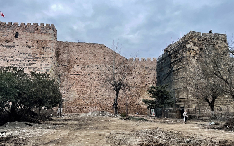 Sinop'un 2 bin 500 yıllık surları ortaya çıkıyor