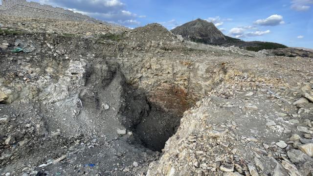 Tarihi İskilip Kalesi'nde Türk bayrağı dikmek için kazılan alanda su sarnıcı bulundu