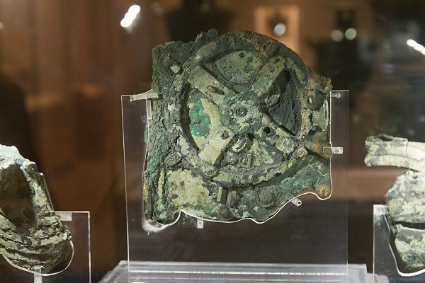 Yeni çalışma; Antikythera mekanizmasının Yunan ay yılını izlemek için kullanıldığına dair yeni kanıtlar sunuyor