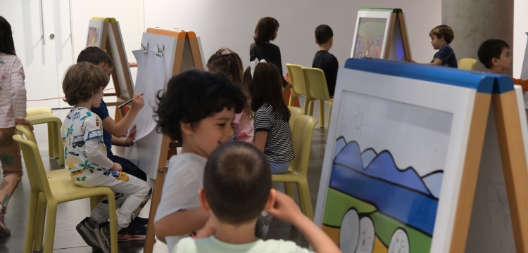 İstanbul Modern çocuklara daha okula gitmeden müzeyi sevdirmeyi başarıyor