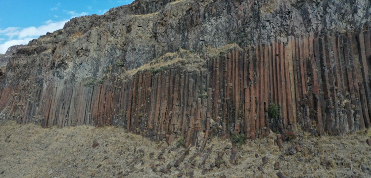 Kars Kağızman’da Keşfedilen Bazalt Sütunları Bilimsel Literatüre Girdi