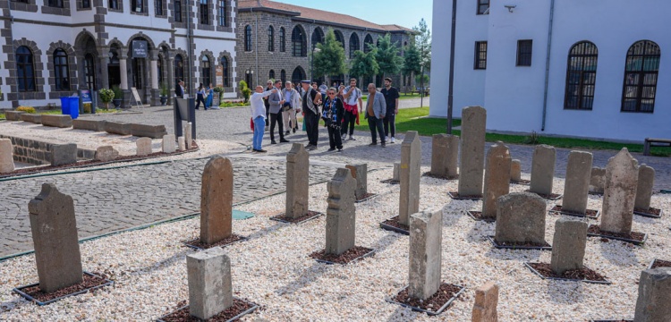Medeniyetler Mezarlığı Sergisiyle Diyarbakır Tarihine Yeni Bakış