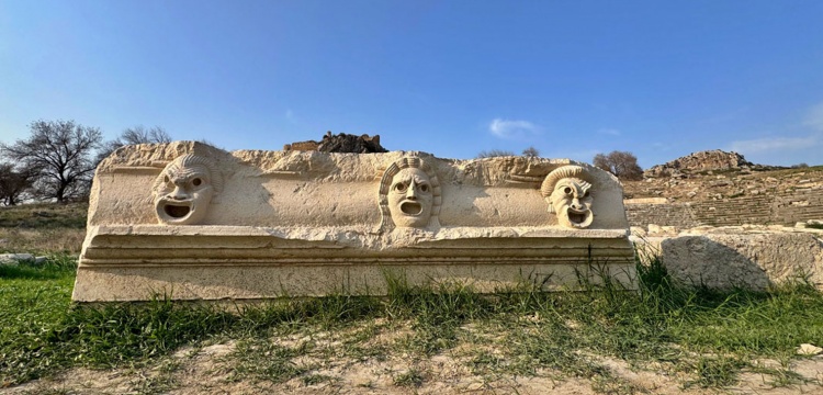 Kastabala’da Tiyatro ve Entelektüel Hayatın İzleri Ortaya Çıkıyor