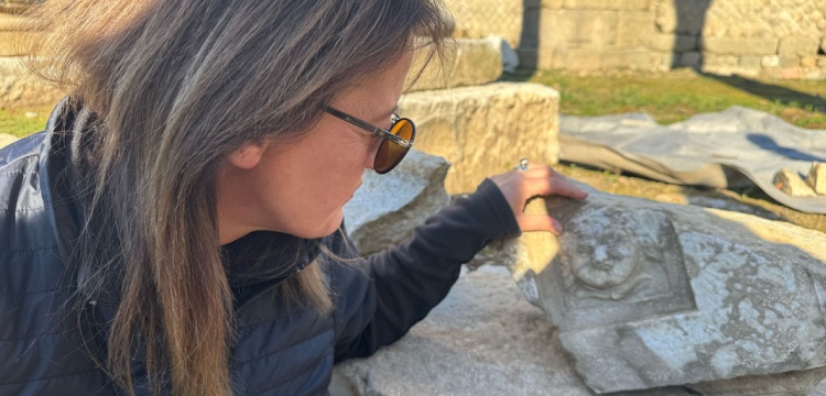 Amasra'daki Amastris Kalıntılarında Gülümseyen Medusa Figürü Ortaya Çıkarıldı