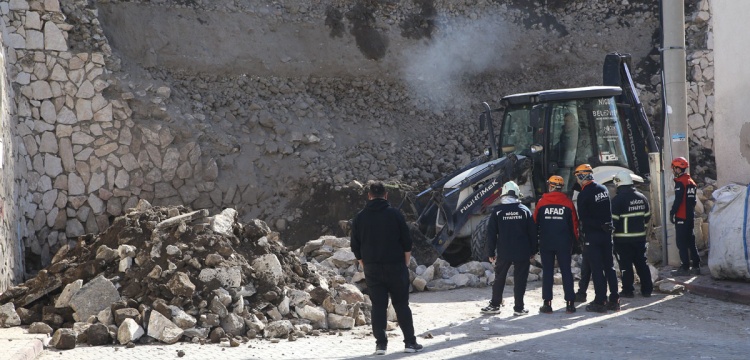 Niğde Kalesi’nde İstinat Duvarı Çöktü: Güvenlik Önlemleri Artırıldı