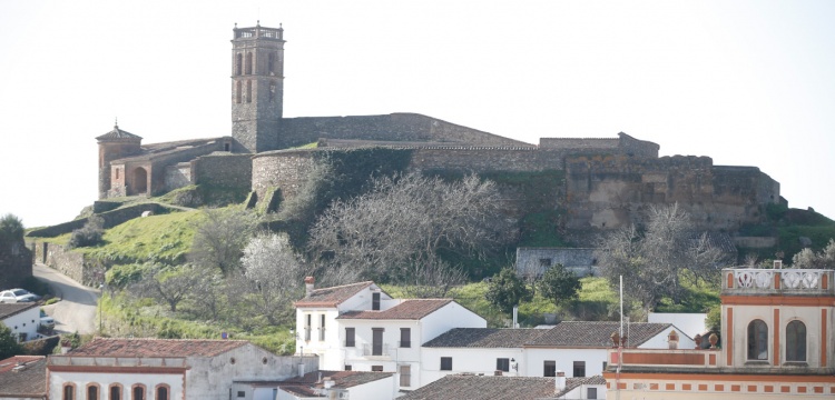 Almonaster la Real Camisi: Bin Yıllık Endülüs Mirasının Kırsal Hazinesi