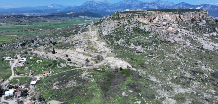 Sillyon Antik Kenti’nde Osmanlı Dönemine Ait Köy Meydanı Ortaya Çıkarıldı