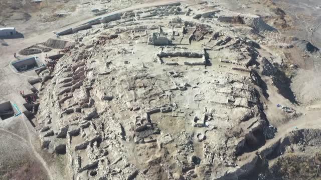 Seyitömer Höyüğü'nde 5 bin yıllık yerleşimler gün ışığına çıkarıldı