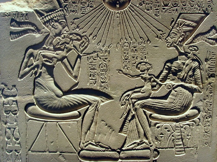 Akhenaton Ve Nefertiti: Antik Mısır Sanatı ve Tek Tanrı İnancı