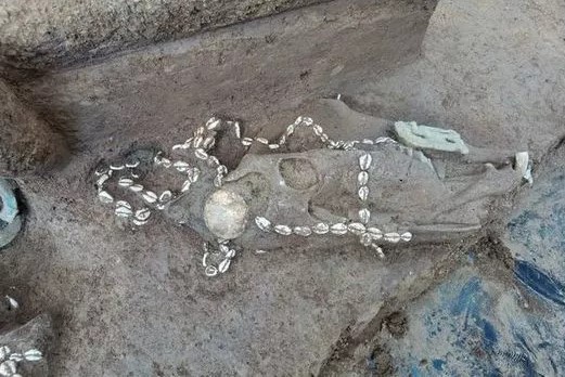 Çin'de içinde diri diri gömülmüş savaşçı ve atlar bulunan soylu mezarı keşfedildi