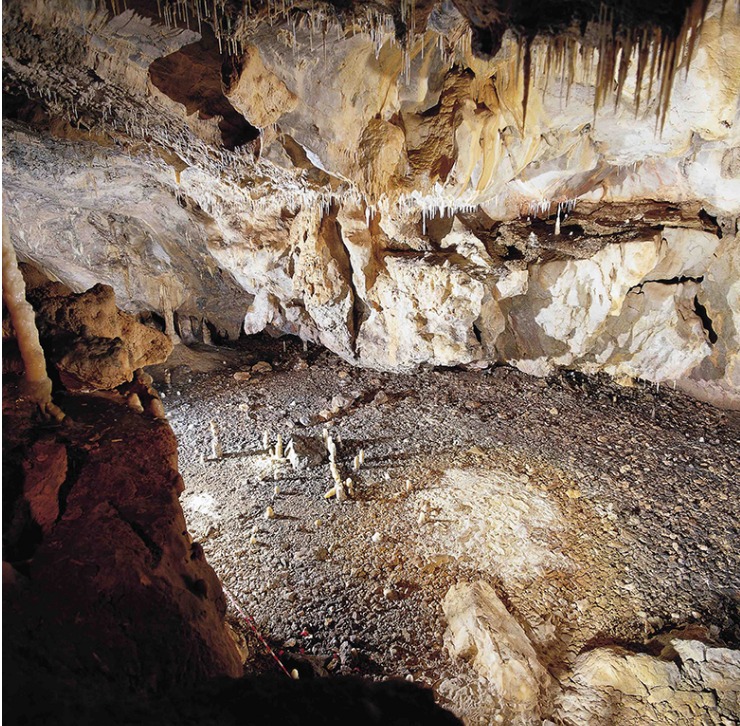Arkeologlar, İspanya’da bir mağara kompleksinde 16.800 yıllık bir Paleolitik yapı keşfettiler