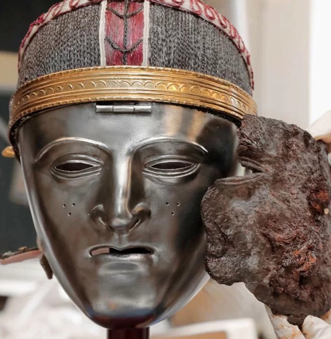Almanya’da Batavi savaşçılarına ait nadir bir süvari maskesi keşfedildi