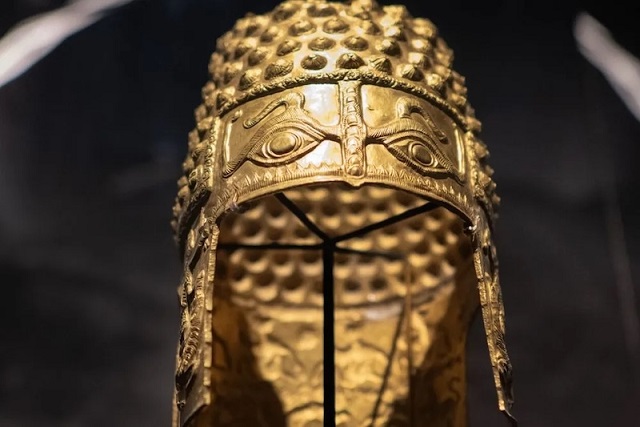 Geçen Sene Müzeden Çalınan 2.500 Yıllık Altın Miğfer Bulundu