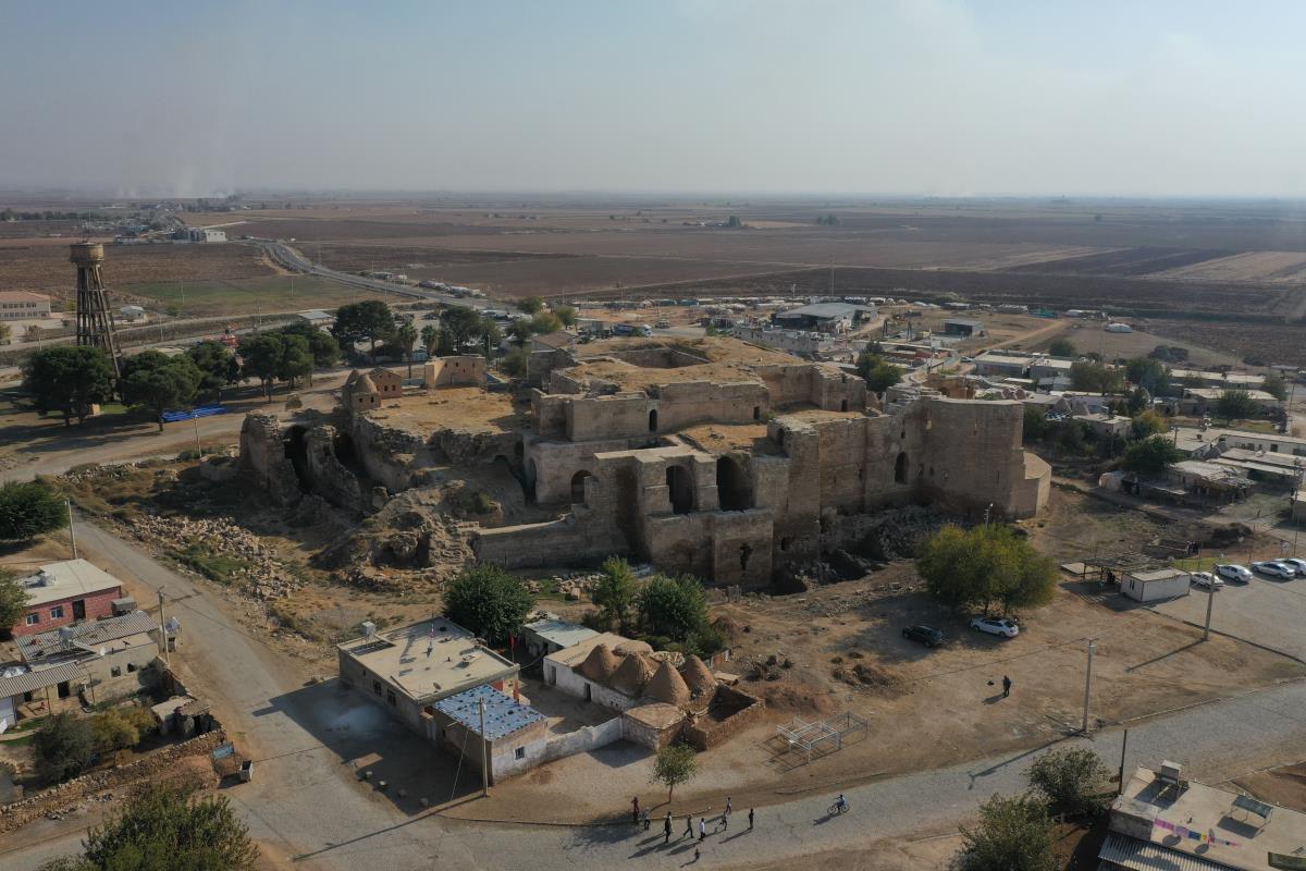 Harran Sarayı'nın 9 asırlık salonu gün yüzüne çıkarıldı