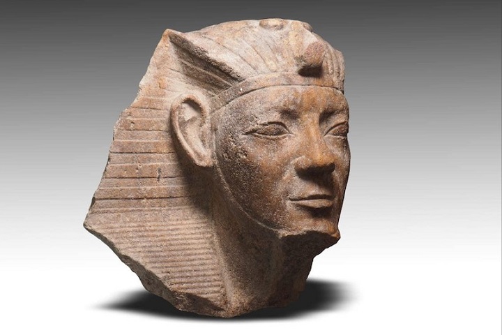 Mısır’daki Güneş Tapınağında Heykel Parçaları Bulundu