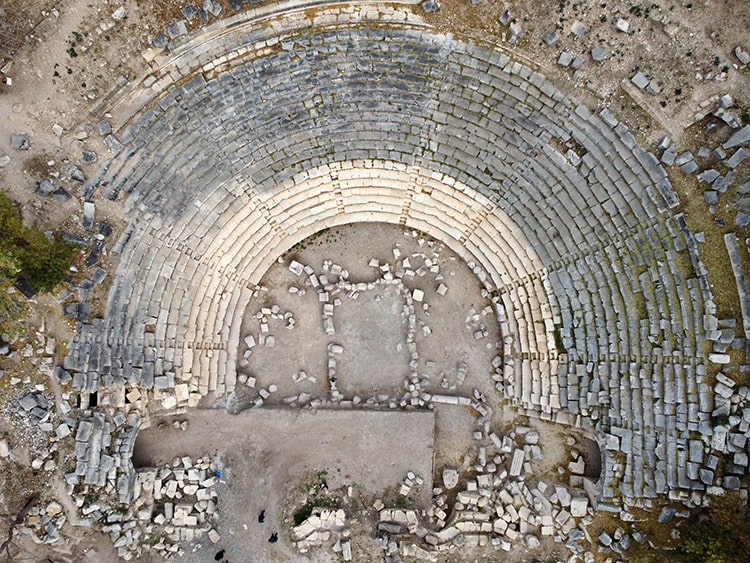 Kastabala Antik Kenti’nin tiyatrosu 2024 yılına kadar tamamen ortaya çıkarılacak