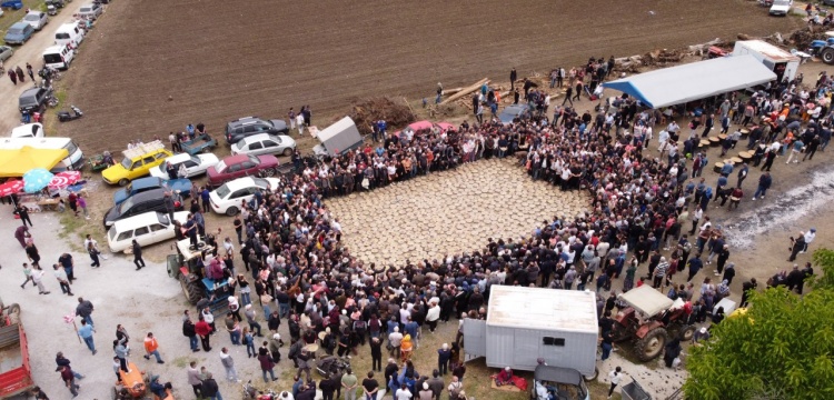 Taşkın Dede Yağmur Duası ve Hayır Yemeğine 7 asırdır kaşığını kapan koşuyor!
