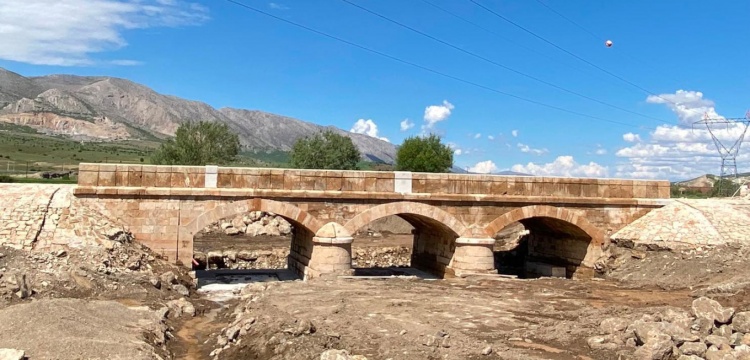 Sivas'taki Tecer Köprülerinde Restorasyonun Son Aşaması Tamamlanıyor