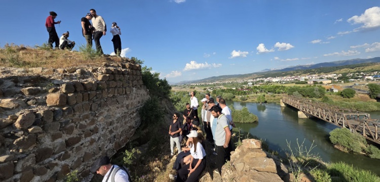 Bingöl'de 2 Bin Metredeki Sosun Kalesi İçin Tanıtım Seferi