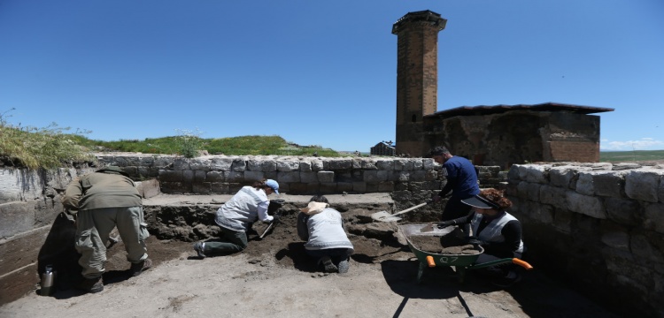 Ani Ören Yeri'nde Yeni Kazı Sezonu Beş Noktada Devam Ediyor