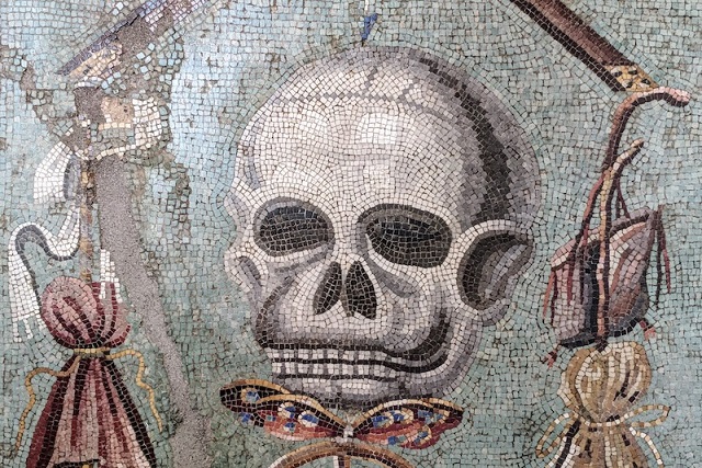 Pompeii’den Hepimizin Öleceğini Hatırlatan Bir Mozaik