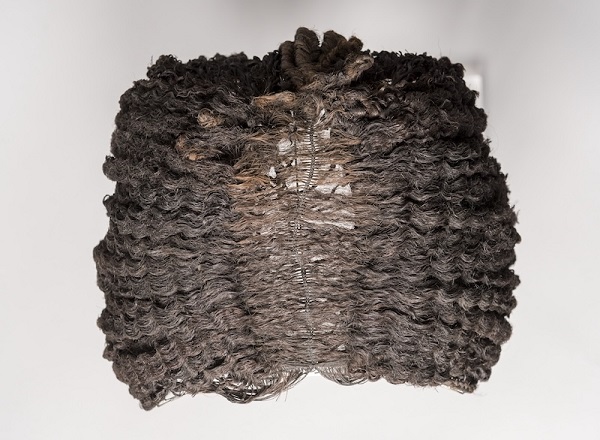 Merit’in 3.400 Yıllık Saç Jölesiyle Düzeltilmiş Peruğu