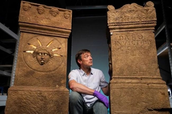 İskoçya’da Roma Işık Tanrısı Sol’a Adanmış Nadir Sunak Bulundu