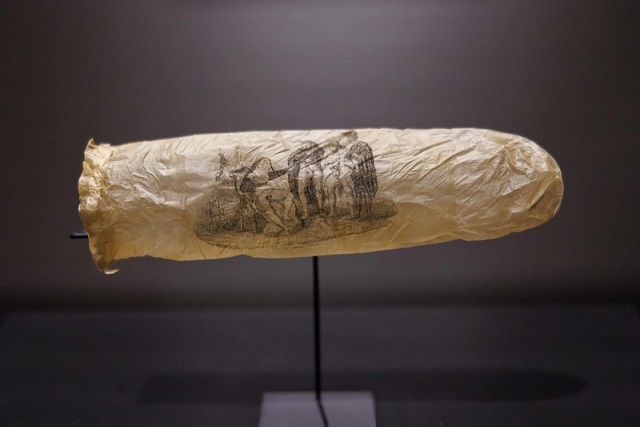 Amsterdam’da 200 Yıllık, Mitoloji Referanslı Prezervatif Sergide