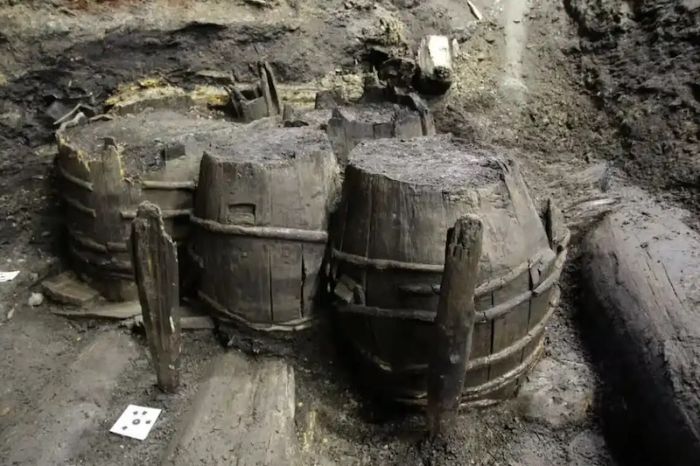 Norveç’teki İnşaatta 400 Yıllık Büyük Fıçılar Bulundu