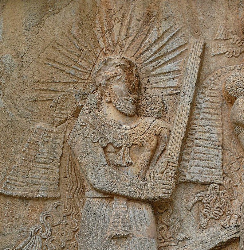 Pers mitolojisinde yükselen güneş tanrısı Mithra