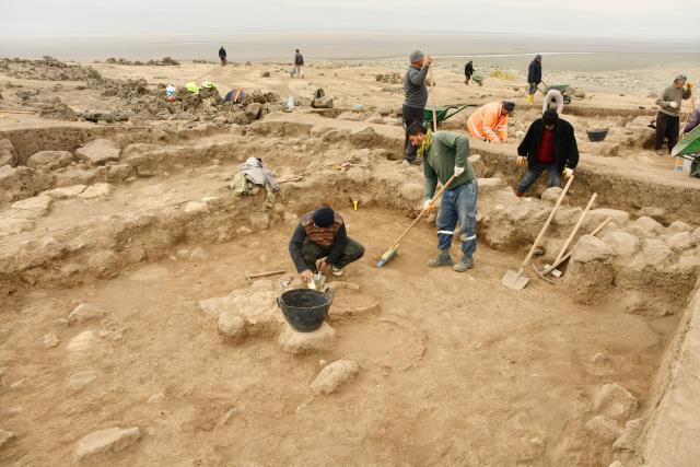 Taşlıgeçit Höyüğü kazılarında Roma dönemine ait yapıya ulaşıldı