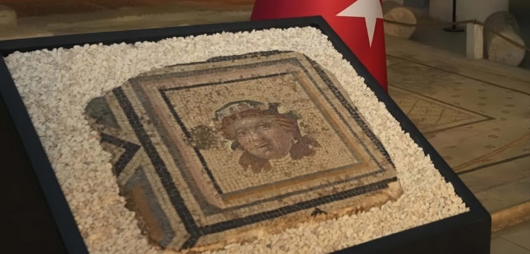 Çingene Kızı Mozaiği'nin 13. Paneli 60 Yıllık Ayrılığın Ardından Zeugma'ya Döndü